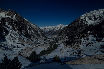 valle de Besiberri a la luz de la luna