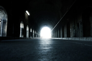 トンネルの向こう