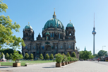 Berliner Dom mit Fersehturm, Blick in Richtung Alexanderplatz