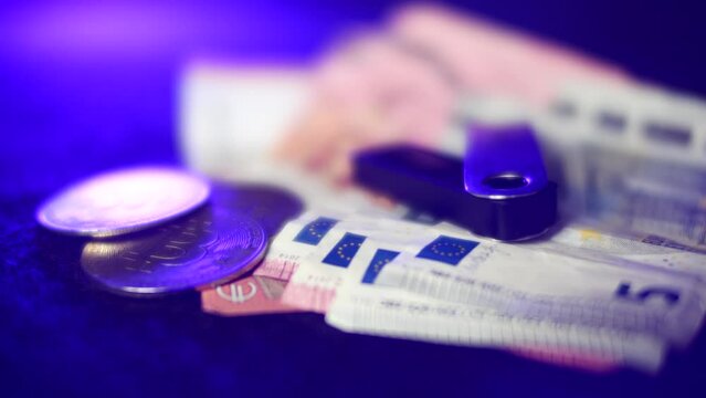 crypto, bitcoin, btc, pi&egrave;ce, ledger, portefeuille, acheter, vendre, froid, d&eacute;centralis&eacute;e, bleue, fond noir, propri&eacute;taire, trading, smartphone, monnaie, argent, euro, &euro;, graphique, fiat, fiduciaire, af