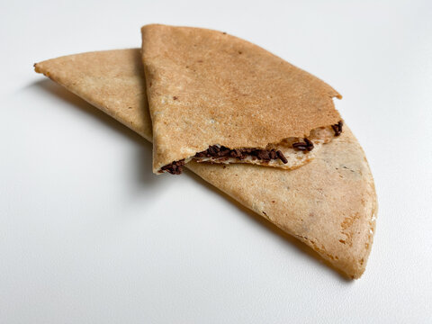 Thin crepes, half round shape, with chocolate filling