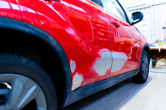 Painting Works Paint Removal And Rust Removal From Car Parts Service Station Detailing