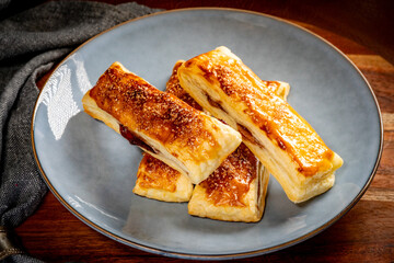 Puff pastry cookies with jam.