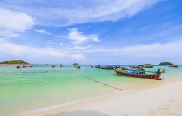 Fototapeta na wymiar Beautiful tropical beach at Lipe island, Satun Province, Thailand.