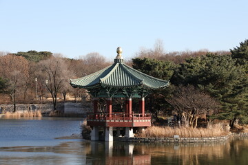 architecture on a lake in the National Museum of Korea