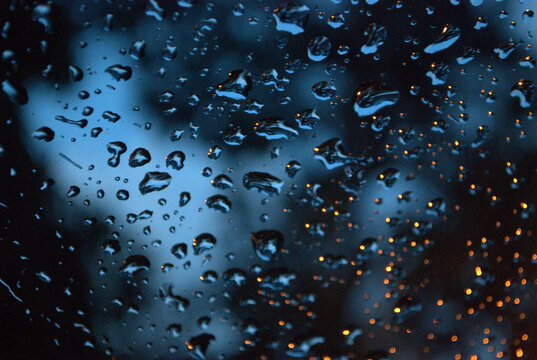Lluvia,agua que nos dibuja formas y colores.