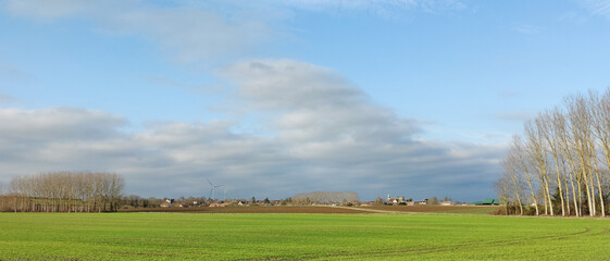 Vue panoramique du village de Neuilly dans l'Yonne en Bourgogne