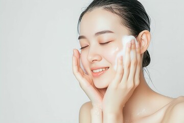洗顔をする肌の綺麗な日本人女性（スキンケア・美肌・モデル） 