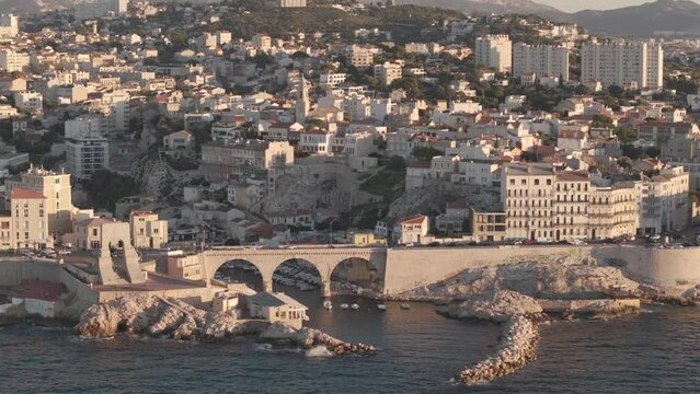 Vue a&eacute;rienne de Marseille, Corniche Kennedy, Vallon des Auffres et Endoume