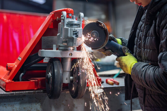 Personne en train de disquer une roue