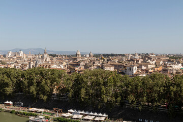 Fototapeta na wymiar Panorámica de la ciudad de Roma en Italia