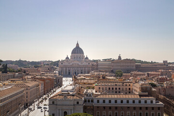 Fototapeta na wymiar Cúpula de San Pedro en la Ciudad del Vaticano en Itali