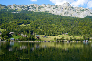 Fototapeta na wymiar Great view of Grundlsee lake in Austrian Alps. Popular tourist attraction. Location place Austrian alps, Steiermark, Europe.