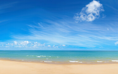 Fototapeta na wymiar tropical beach panorama, seascape with a wide horizon, showcasing the beautiful expanse of the sky meeting the sea 