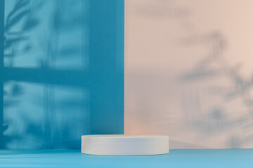 Fond avec un podium vide pour création d'arrière plan de couleurs blanc et bleu ciel.	