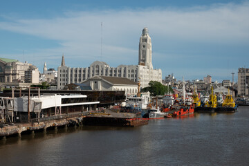 Fototapeta na wymiar View of the harbor of Montevideo, Uruguay