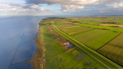 Nordseek&uuml;ste mit Salzwiesen und Deich bei Funnens im Wangerland