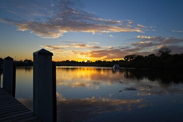 Poisson sauté au coucher de soleil 