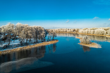 Fototapeta na wymiar Jezioro Kisajno, zima, z drona