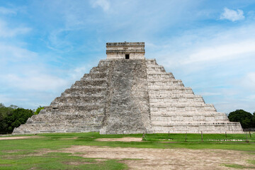 Fototapeta na wymiar Chichen Itza mayan ruins, Yucatan, Mexico