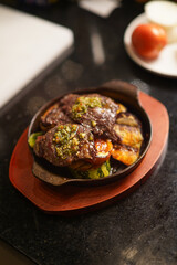 Bandeja con Lomo Salteado y Verduras