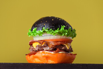 Delicious and provocative burger prepared with artisanal meat, vegetables, artisanal brioche bread...