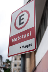 Sign indicating parking spaces for motorcycle taxis at the location. Commercial District in the city of Salvador, Bahia.