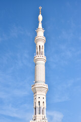 Fototapeta na wymiar White minaret of the Prophet's Mosque in the city of Medina.
