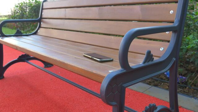 forget smartphone on a park bench, lost smart phone 