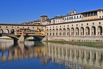 Fototapeta na wymiar Firenze, l'Arno al Ponte Vecchio - Toscana