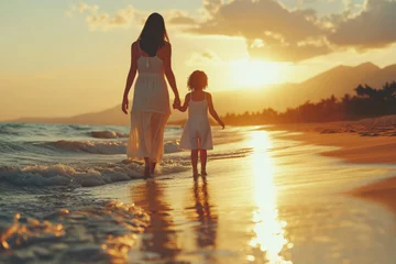 Badkamer foto achterwand Strand zonsondergang Mother and her daughter, enjoying walk along beach, sunset