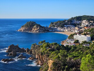 Fototapeta na wymiar view of the coast of Tossa de Mar, Catalonia, Spain