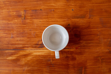 テーブルの上のコーヒーカップ