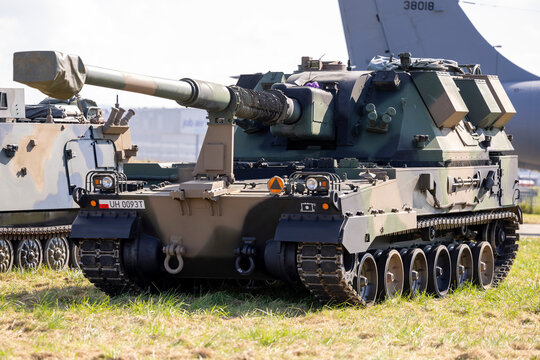 Ostrava Czech republic 2022-09-20
The AHS Krab (Polish for crab) is a 155 mm NATO-compatible self-propelled tracked gun-howitzer designed in Poland.