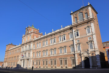 Fototapeta na wymiar palazzo ducale di modena
