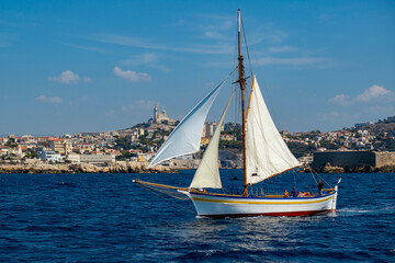 Fototapeta premium Bateau à voile au large