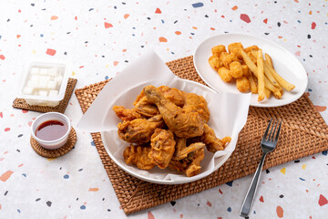 fried chicken, chicken, seasoning, Korean chicken, Korean cuisine, pizza, potato, pizza, pepperoni, rich gold, bacon, bite, combination