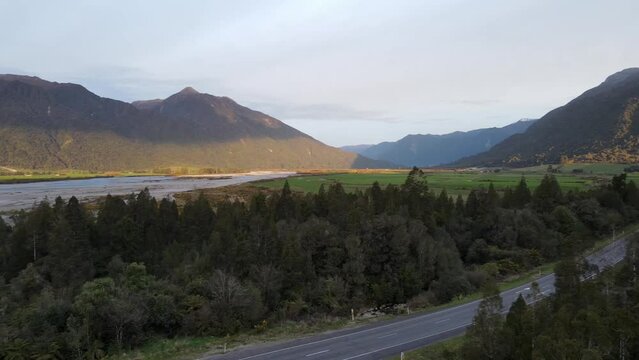 Panoramic view at the end of the Arthur´s pass road in New Zealand. Diverse and stunning landscapes that makes the South Island a popular destination for nature enthusiasts.
