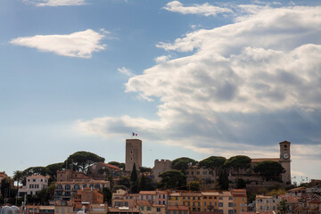 Fototapeta na wymiar vu sur la tour de l'horloge depuis le quartier du suquet, Cannes , France , 2023 