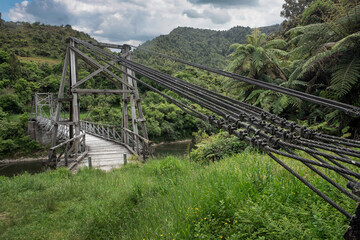 harp suspension bridge, tauranga bridge, nieuw zeeland, tauranga  waioeka gorge, waioeka river,...