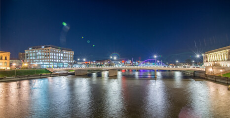 Fototapeta premium Des Moines Iowa skyline in USA at night