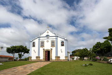 Fototapeta na wymiar Jardim da entrada do Santuário da Santíssima Trindade, Igreja histórica de Tiradentes, Minas Gerais