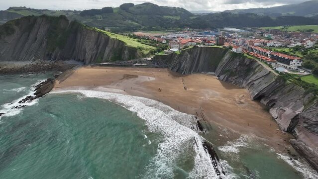 Flysch de Zumaia y Playa de Itzurun