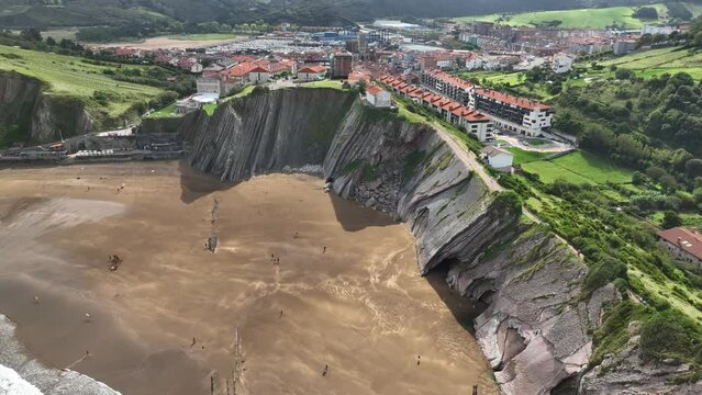 Flysch de Zumaia y Playa de Itzurun