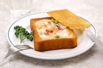 coffin bread, Taiwanese food.
It is white bread that has been fried in oil, with the center hollowed out and stuffed with seafood chowder.