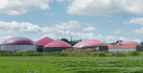 Obraz premium Biogasanlage zur Stromerzeugung und Energiegewinnung