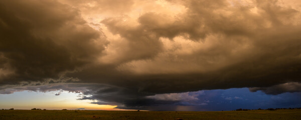 Fototapeta na wymiar Storm clouds in sweeping landscape
