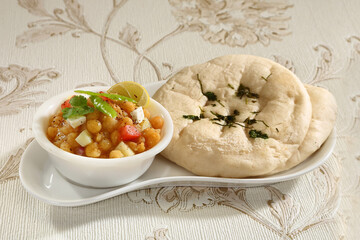 Delhi Style Matar kulcha Or Chole Kulche