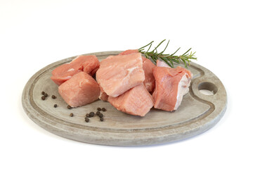 blanquette de veau cru, en gros plan, isolé sur un fond blanc