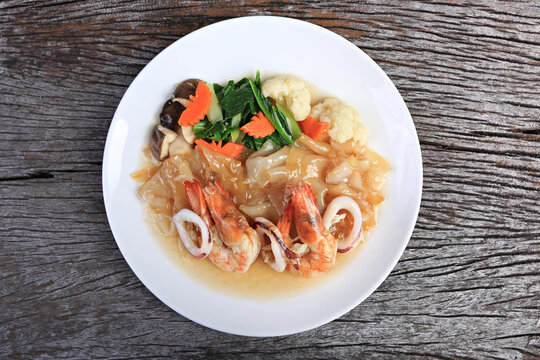 Stir-Fried Rice Noodle with Seafood in Gravy thick sauce, Wide Rice Noodles with Seafood in Gravy Sauce (Rad-Na Taley) 
